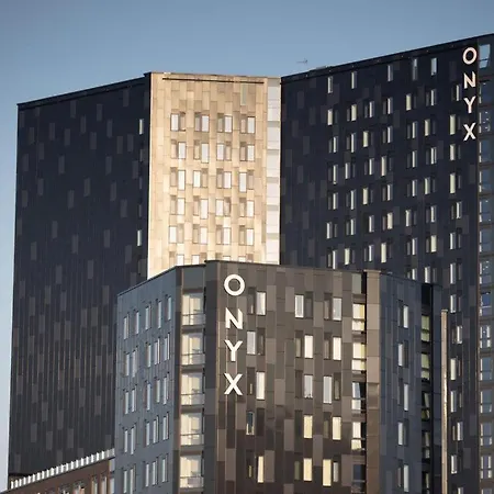 Ensuite Bedrooms With Shared Kitchen At Onyx Located In Apartment *
