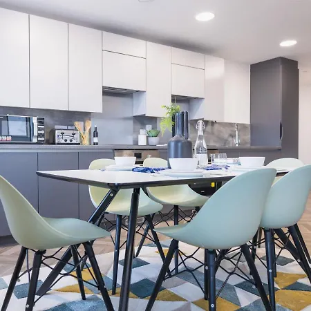 Apartment Ensuite Bedrooms With Shared Kitchen At Onyx Located In