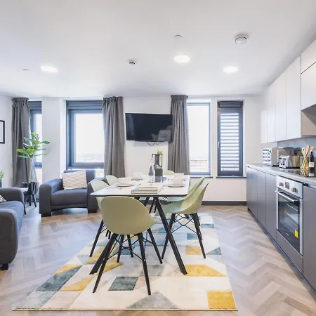 Ensuite Bedrooms With Shared Kitchen At Onyx Located In Birmingham